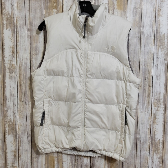 SOLD The North Face Women’s White/Grey 700 Fill Goose Down Puffer Vest - Picture 1 of 12